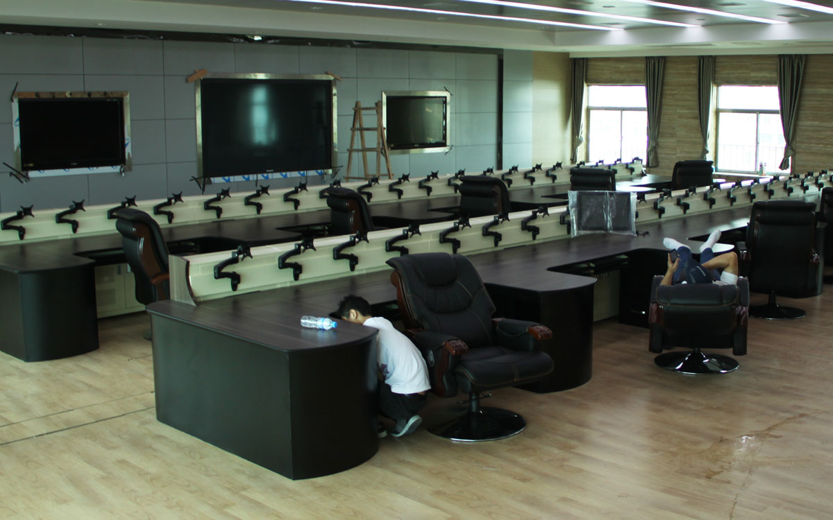 調(diào)度指揮臺(tái)室內(nèi)照片