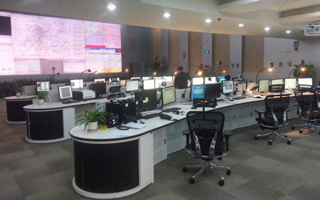 中控室操作臺(tái)圖片-多功能機(jī)場(chǎng)石油化工廠(chǎng)中控室圖片大全高清大圖